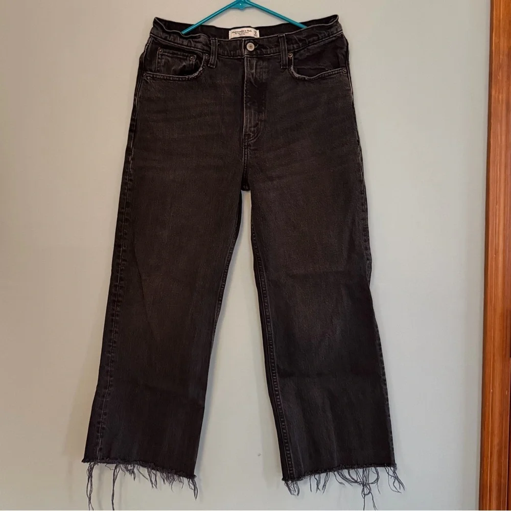 Abercrombie & Fitch Faded Black — 90’s Relaxed High Rise Frayed Hem Cropped Jean - Picture 1 of 7